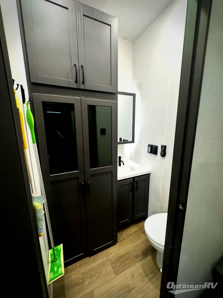 2025 Palomino Columbus 384RKH Photo 11