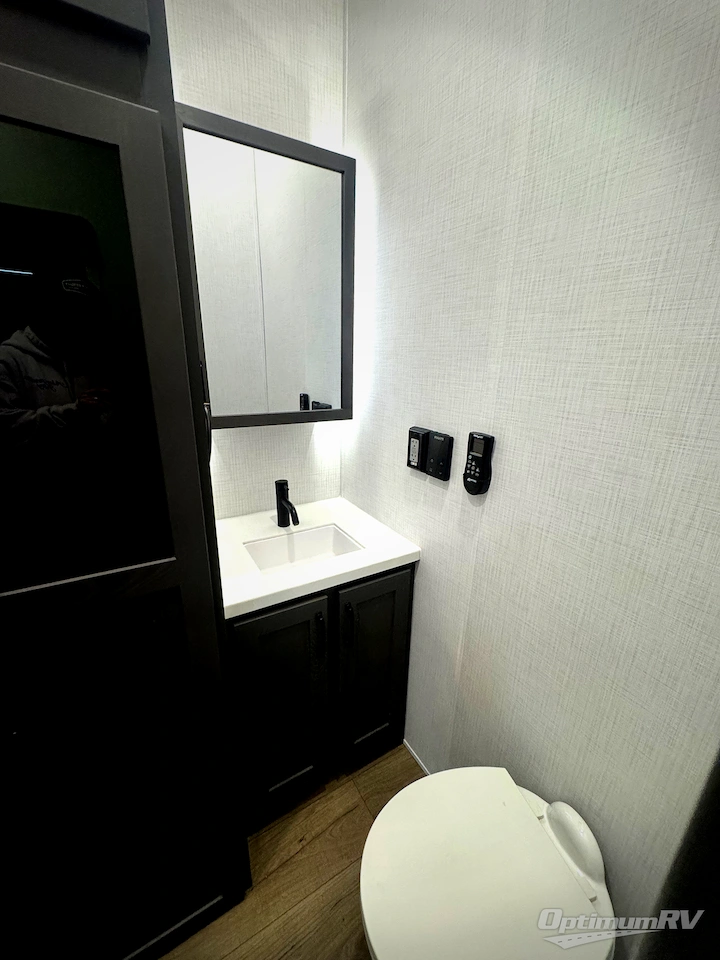 2025 Palomino Columbus 384RKH Photo 12