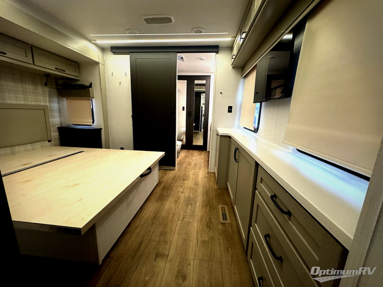 2025 Palomino Columbus 384RKH Photo 14