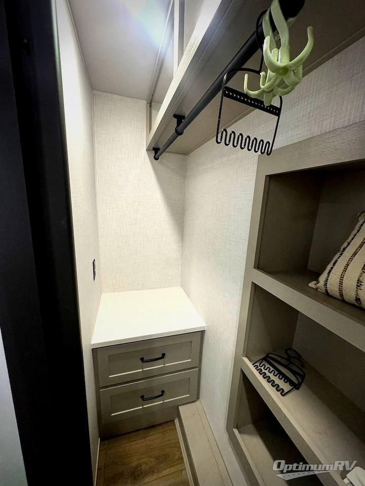 2025 Palomino Columbus 384RKH Photo 20