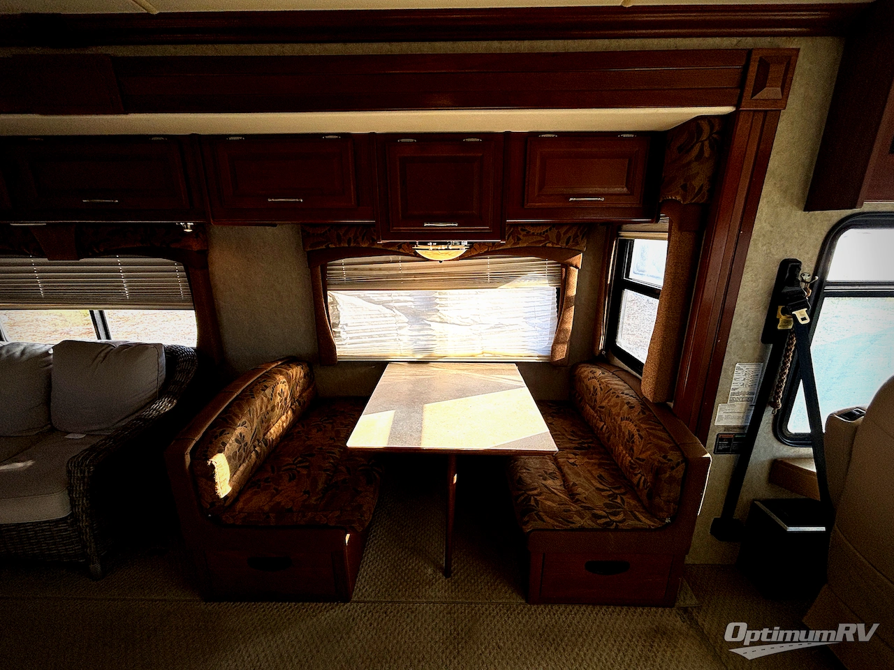 2008 Fleetwood Discovery 40X Photo 5