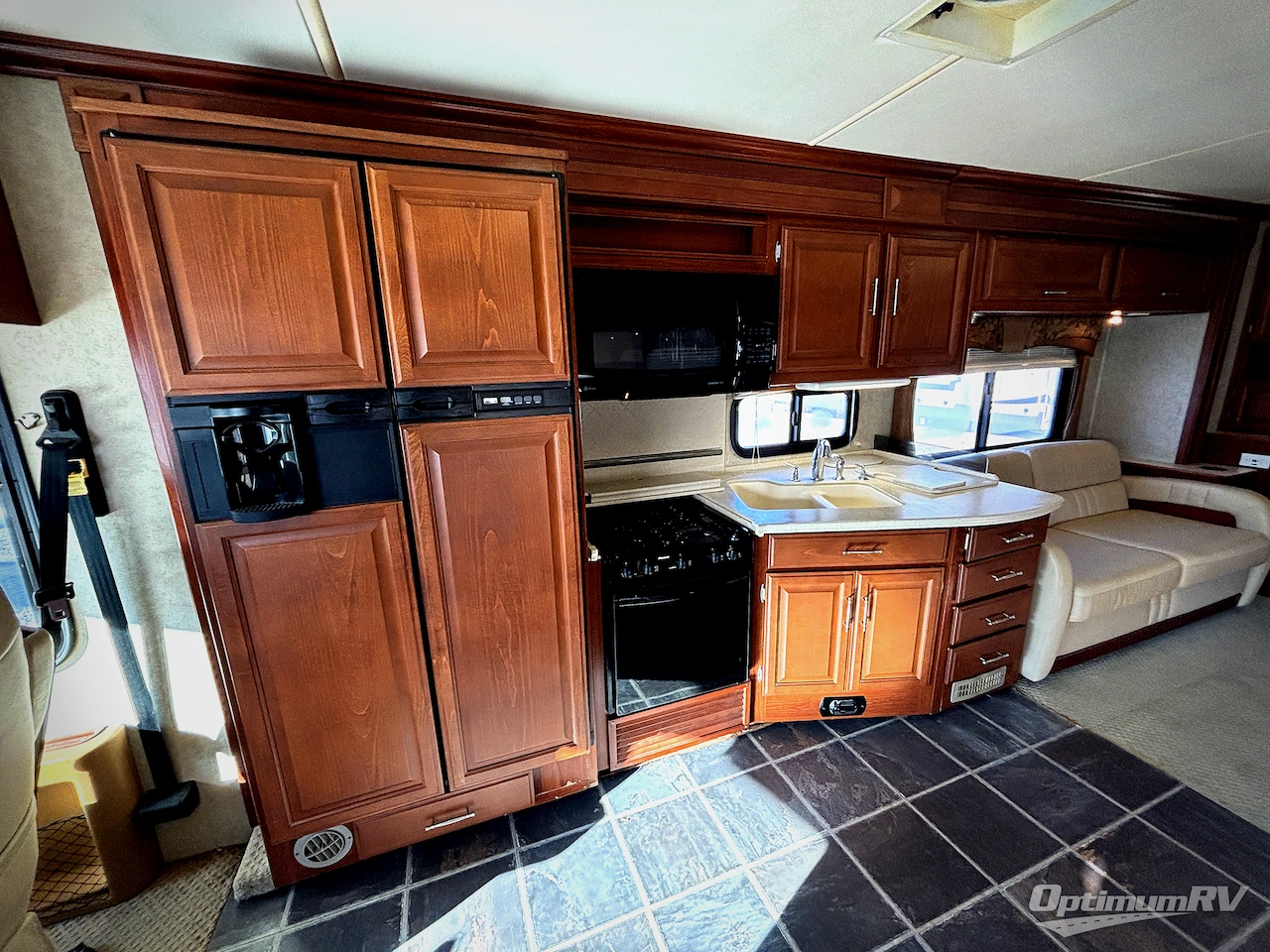 2008 Fleetwood Discovery 40X Photo 6