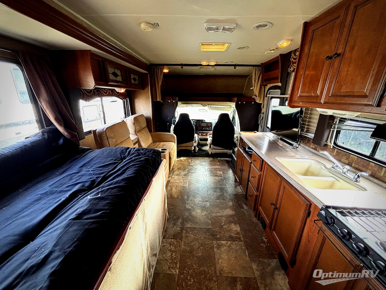 2014 Coachmen Leprechaun 319DS Ford 450 Photo 5