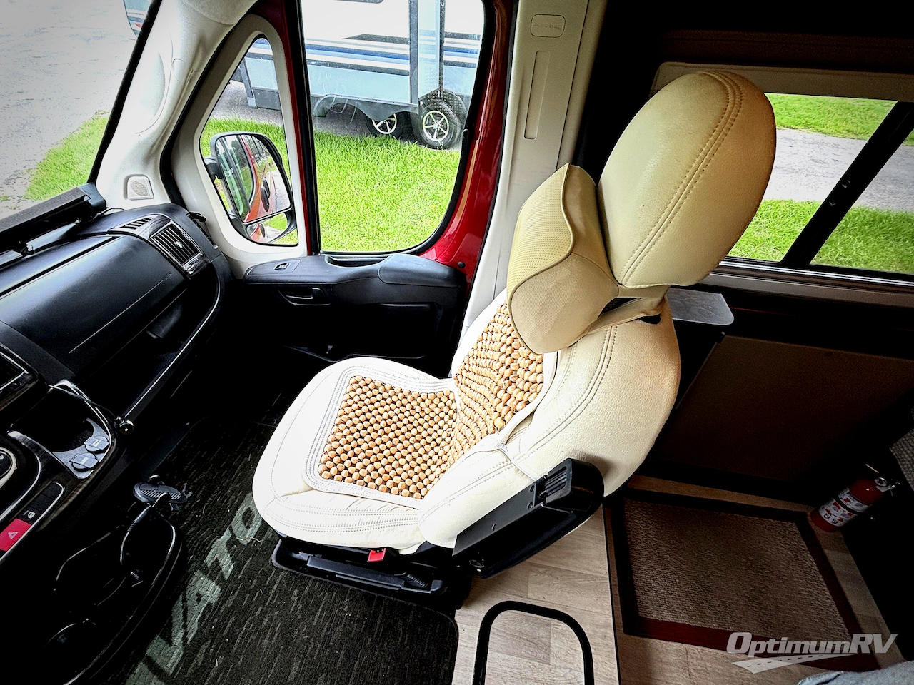 2021 Winnebago Travato 59KL Photo 8