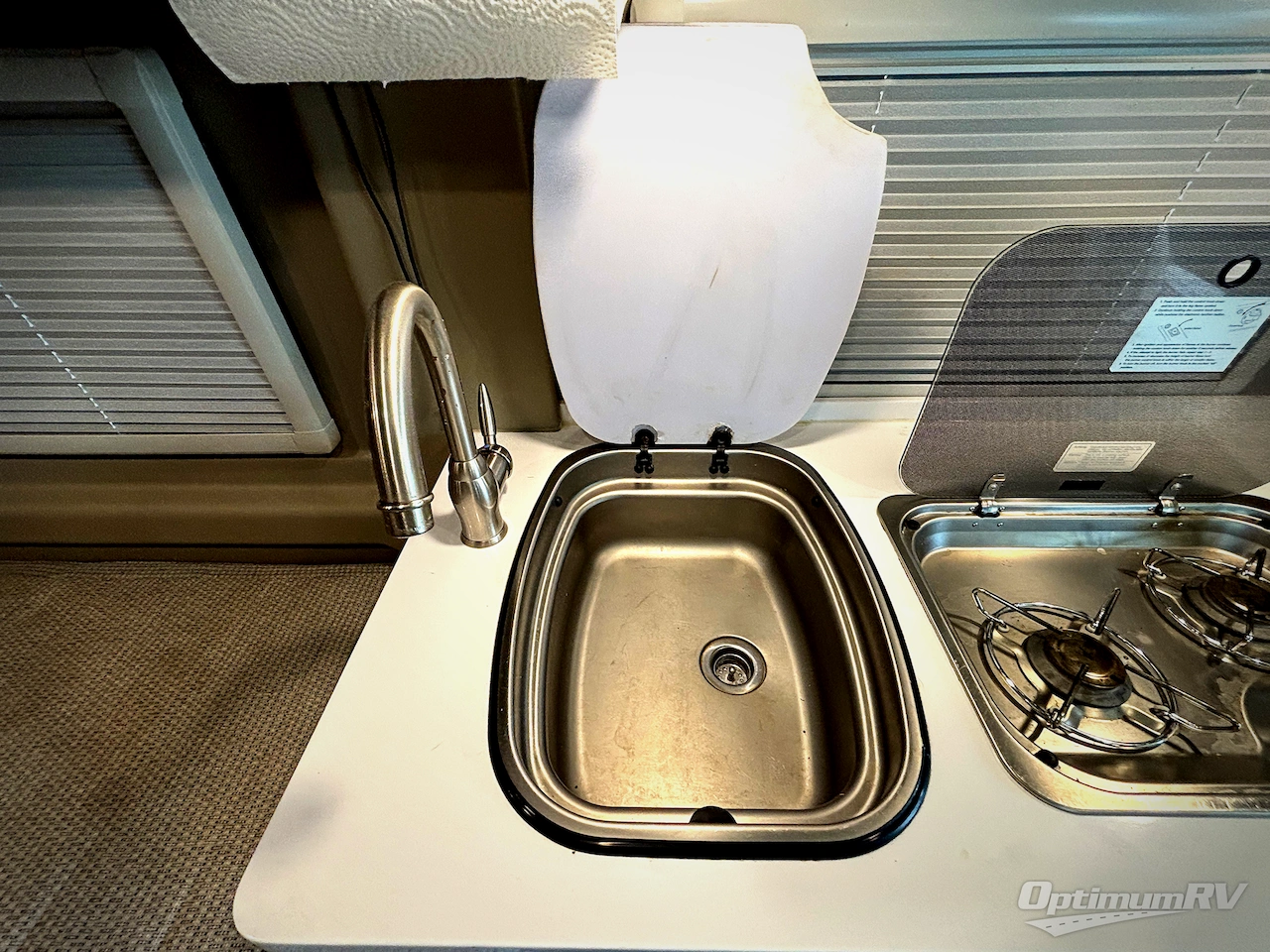 2021 Winnebago Travato 59KL Photo 10