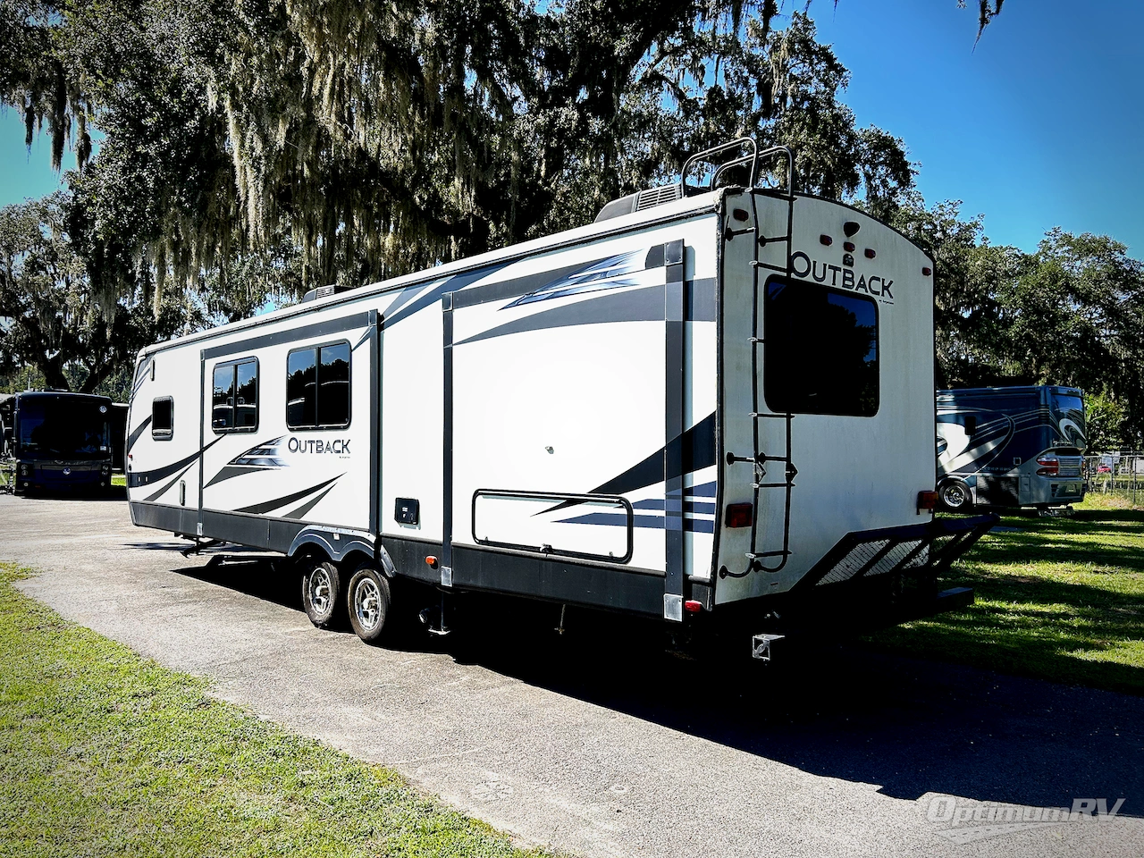 2019 Keystone Outback 324CG Photo 3