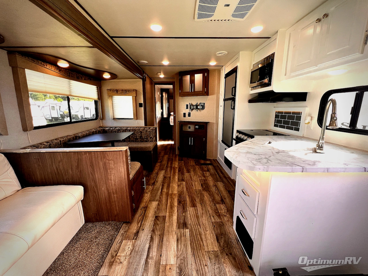 2019 Keystone Hideout 26RLS Photo 4