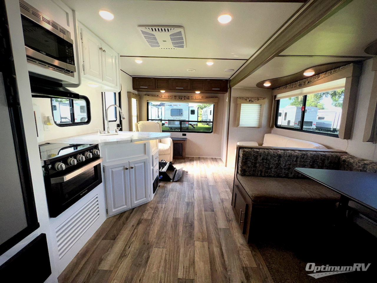 2019 Keystone Hideout 26RLS Photo 5