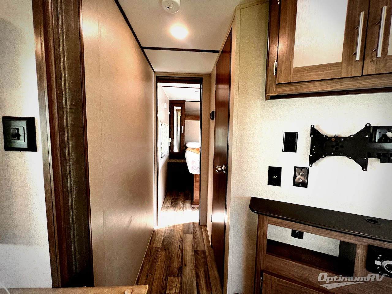 2019 Keystone Hideout 26RLS Photo 15