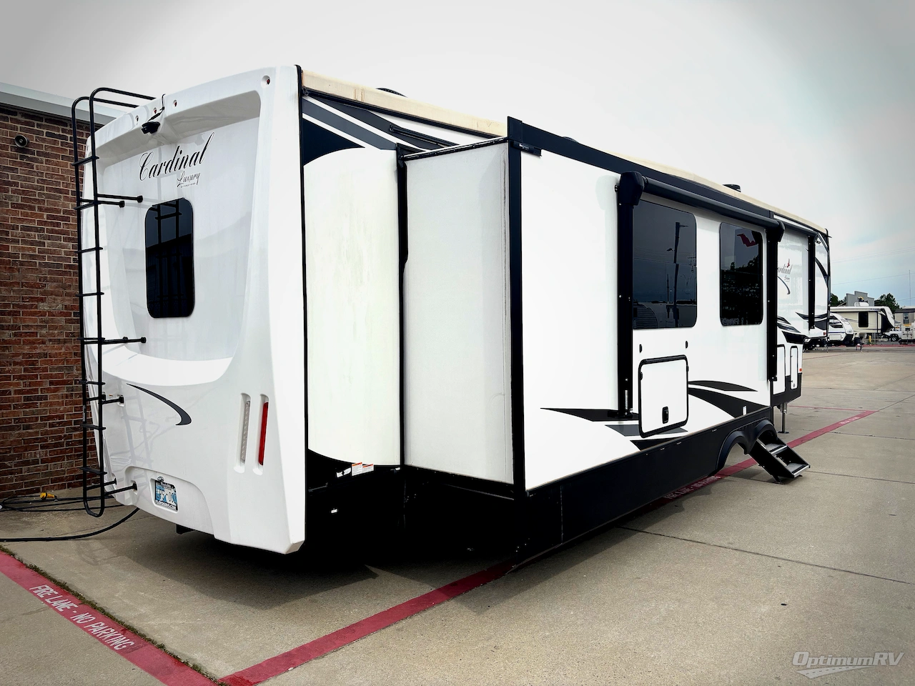 2021 Forest River Cardinal Luxury 390FBX Photo 2