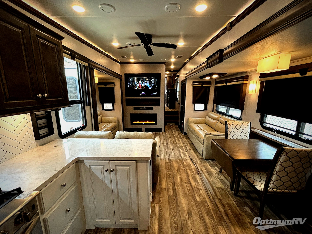 2021 Forest River Cardinal Luxury 390FBX Photo 5