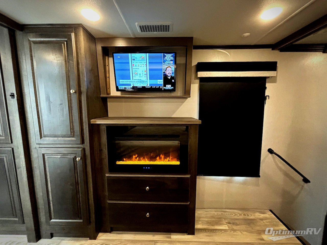 2021 Forest River Cardinal Luxury 390FBX Photo 19