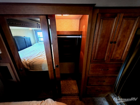 2013 Heartland Landmark SAN ANTONIO RV Photo 4