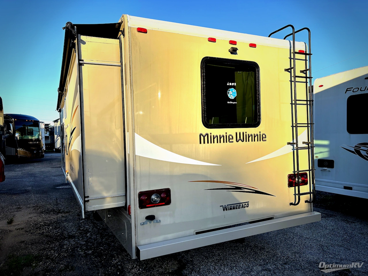 2017 Winnebago Minnie Winnie 31G Photo 3