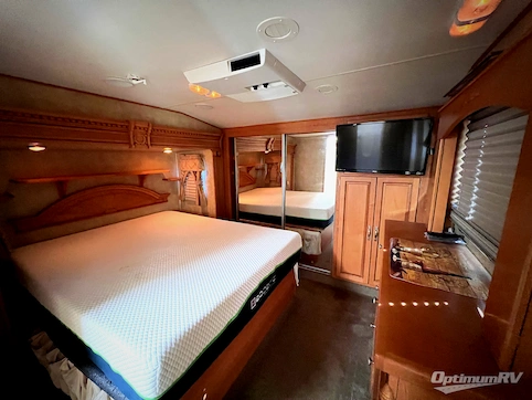 2009 Forest River Cardinal 34QRL RV Photo 4