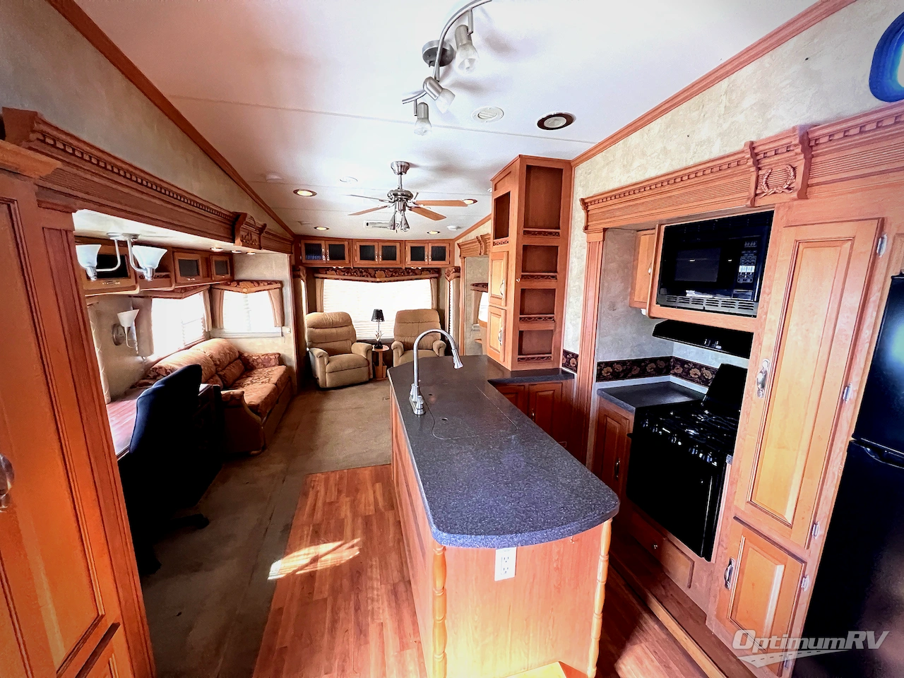 2009 Forest River Cardinal 34QRL Photo 4