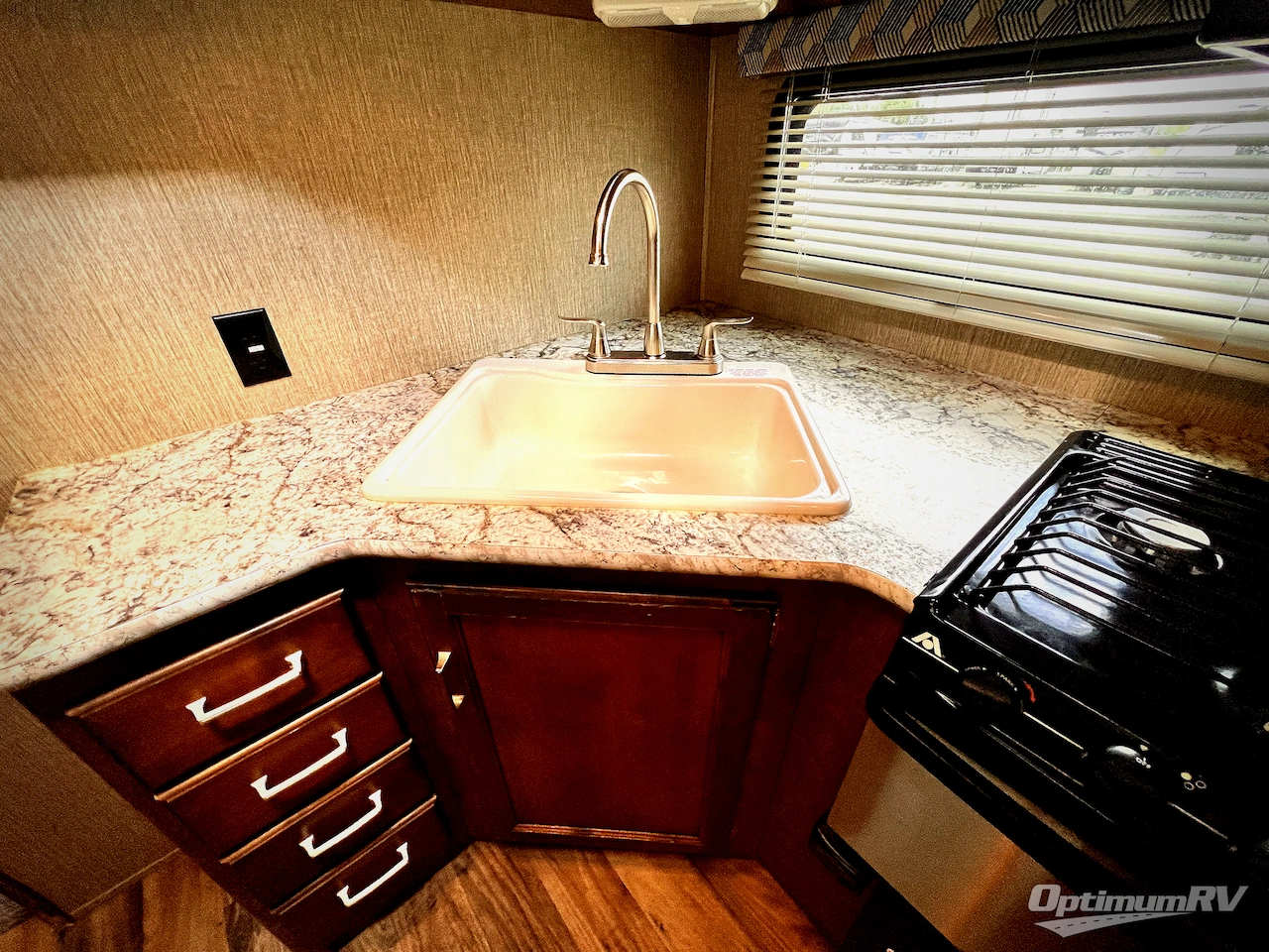 2017 Keystone Outback Ultra Lite 314UBH Photo 10
