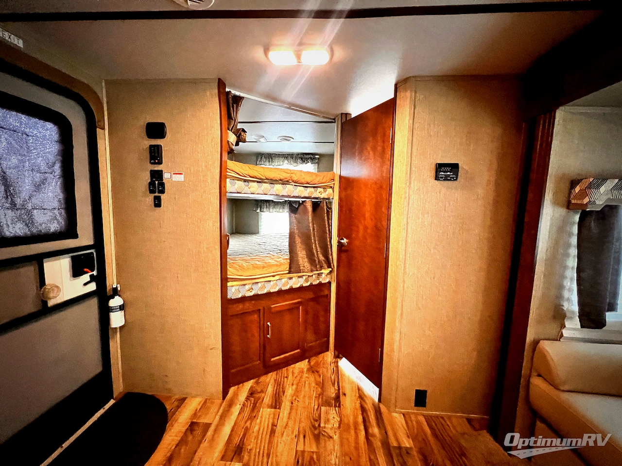 2017 Keystone Outback Ultra Lite 314UBH Photo 17