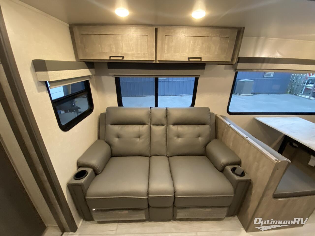 2023 Forest River Grand Surveyor 267RBSS Photo 8