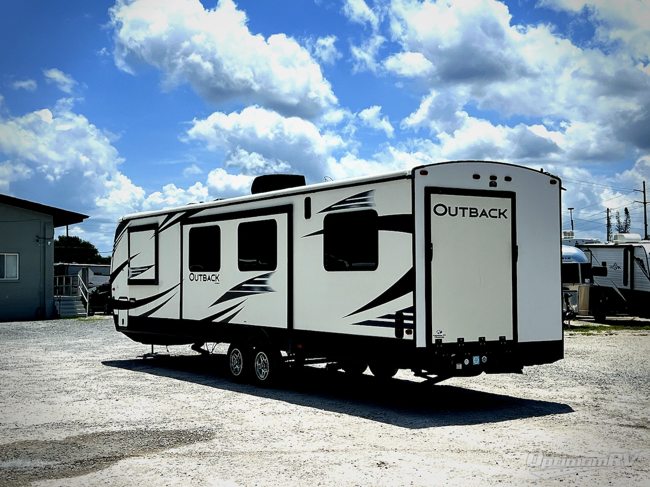 2019 Keystone Outback 335CG Photo 3