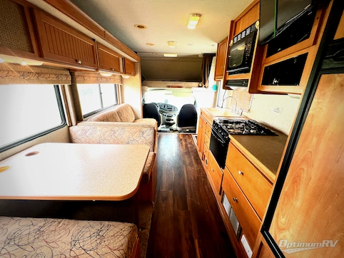 2007 Winnebago Access 26A RV Photo 2