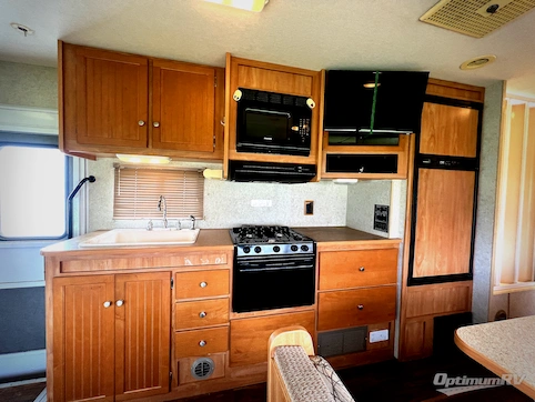 2007 Winnebago Access 26A RV Photo 3