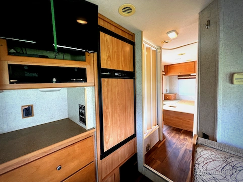 2007 Winnebago Access 26A RV Photo 4