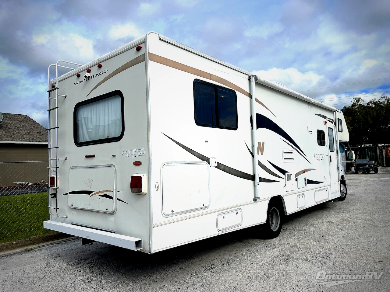 2007 Winnebago Access 26A Photo 3