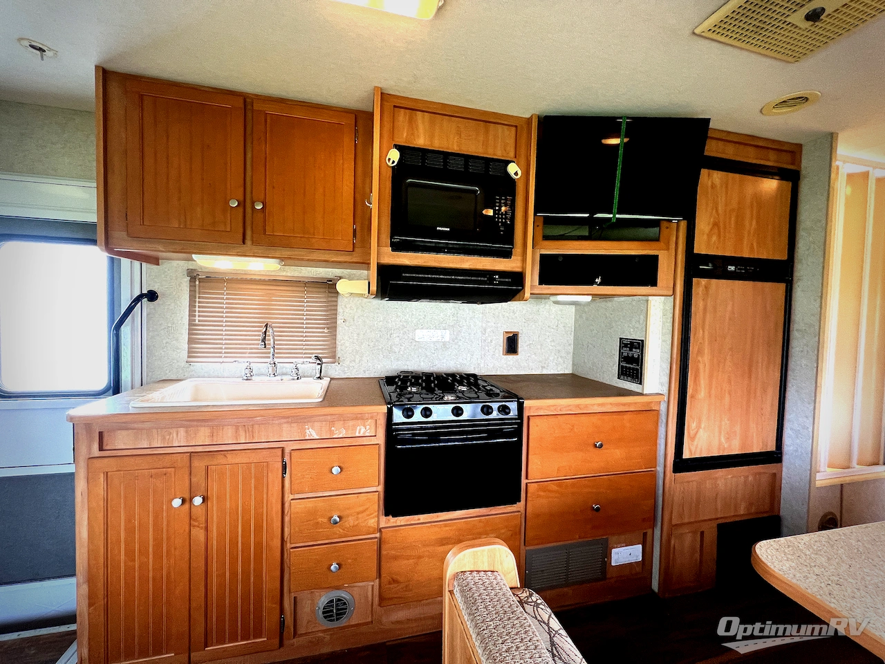 2007 Winnebago Access 26A Photo 9