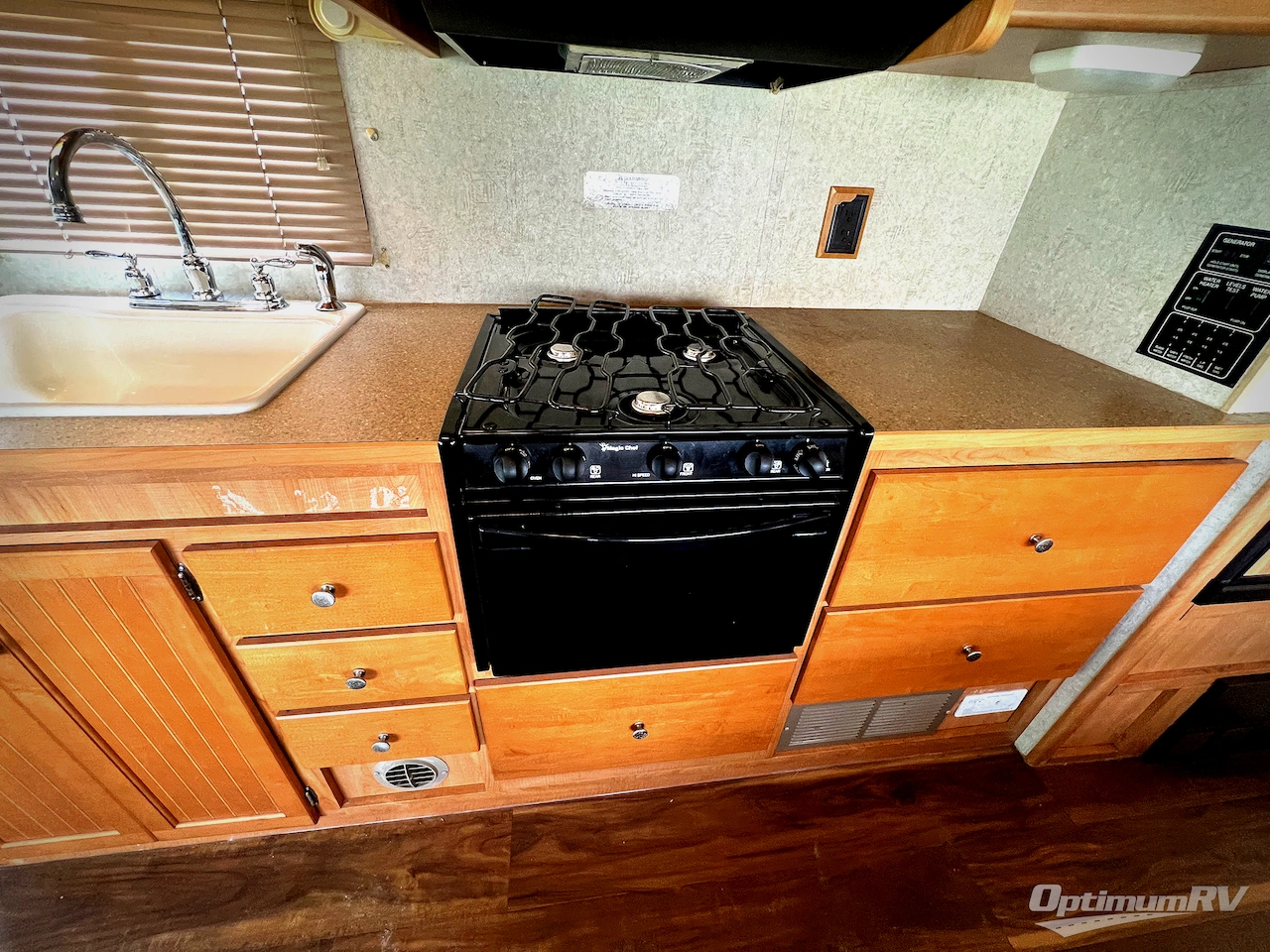 2007 Winnebago Access 26A Photo 11