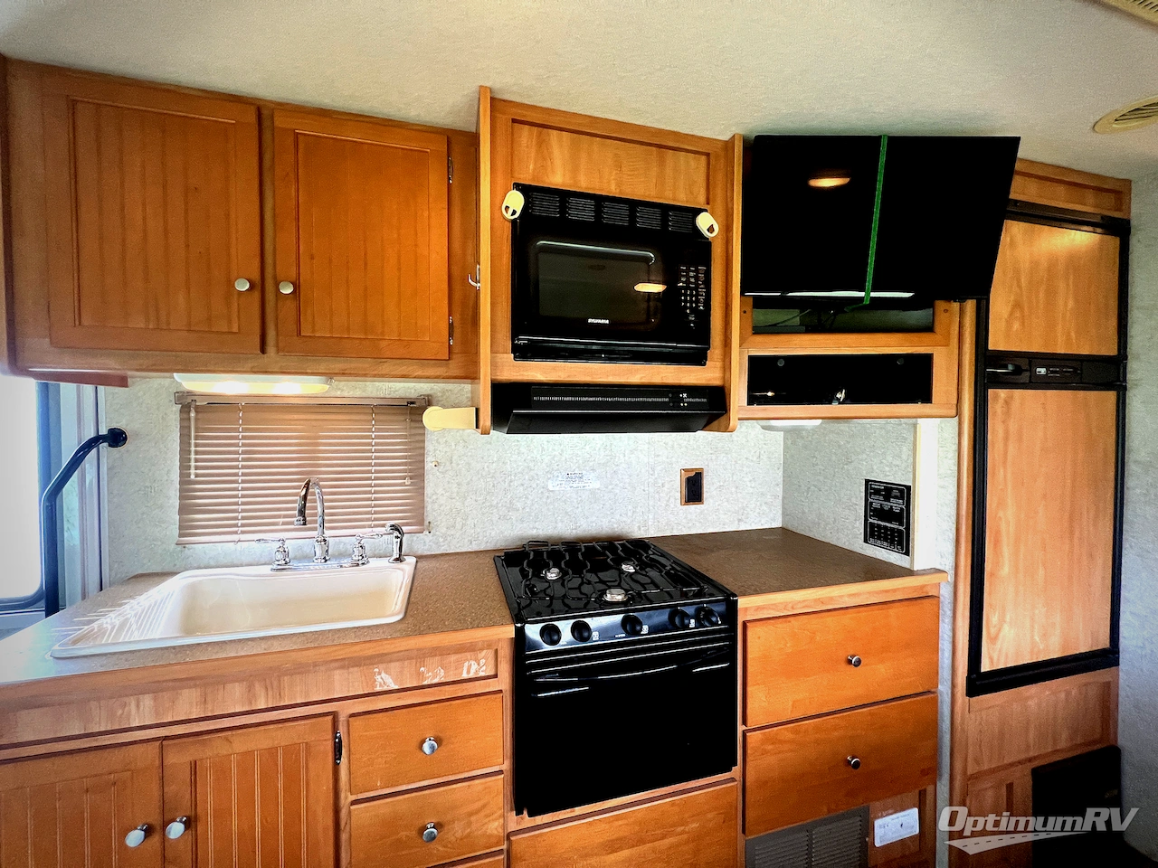 2007 Winnebago Access 26A Photo 12