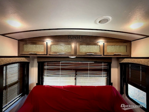 2018 CrossRoads Sunset Trail Grand Reserve SS33SI RV Photo 3
