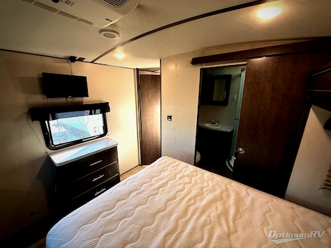 2018 CrossRoads Sunset Trail Grand Reserve SS33SI RV Photo 4