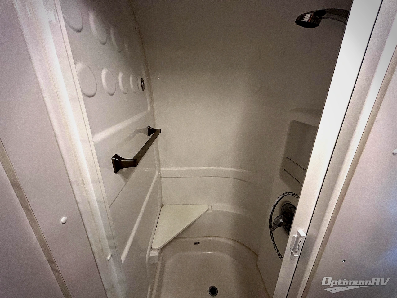 2022 Airstream Flying Cloud 30FB Bunk Photo 20