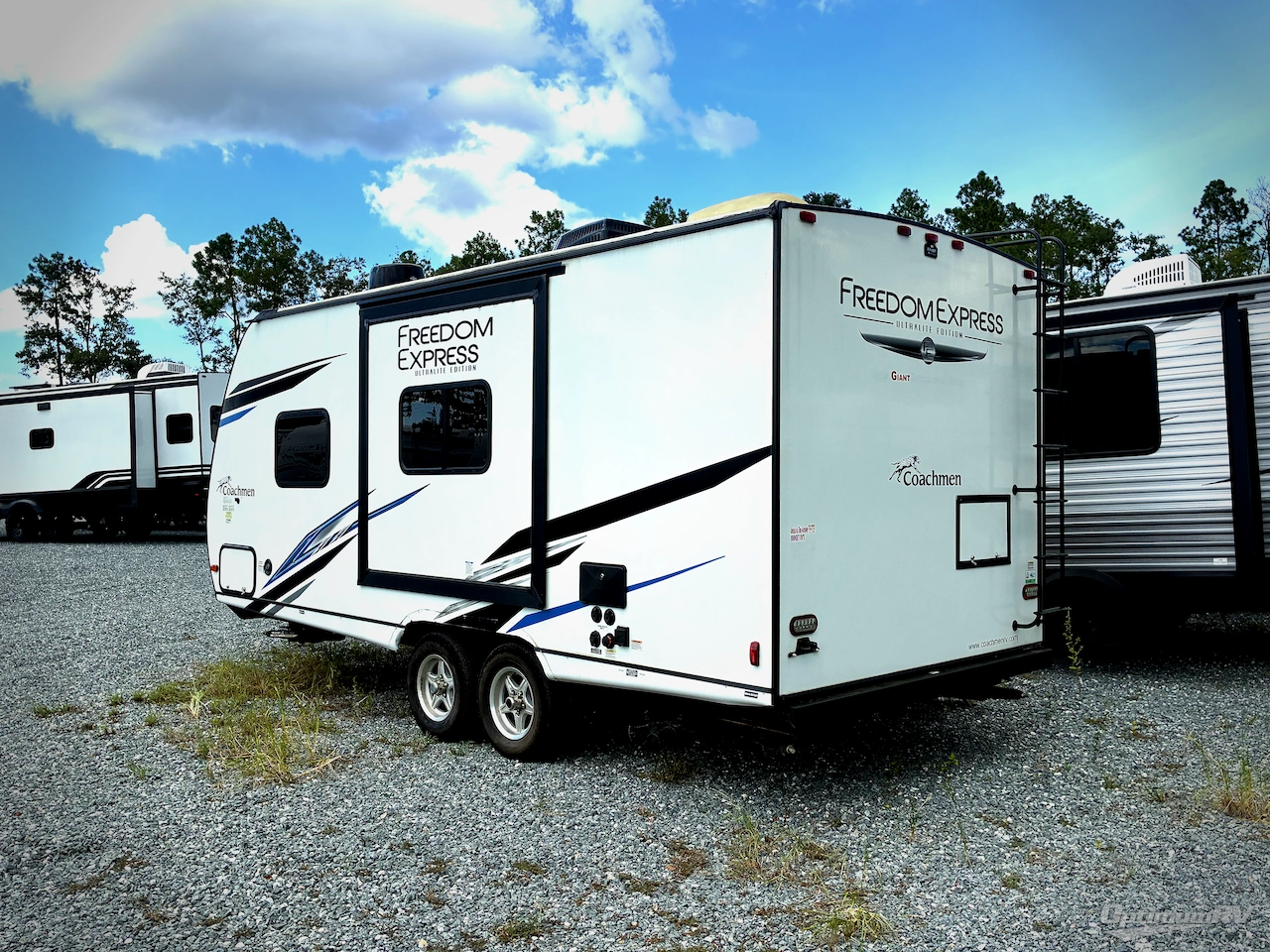 2022 Coachmen Freedom Express Ultra Lite 192RBS Photo 3