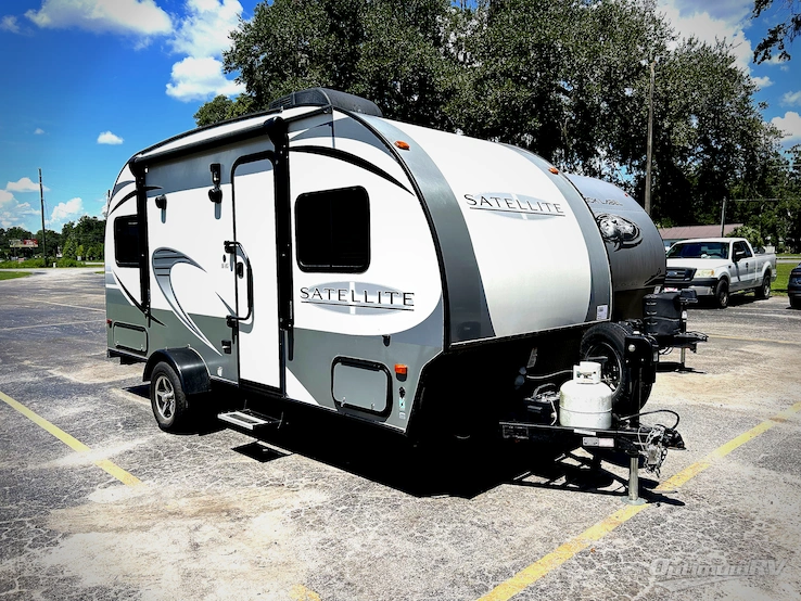 2017 Starcraft Satellite 16KS RV Photo 1