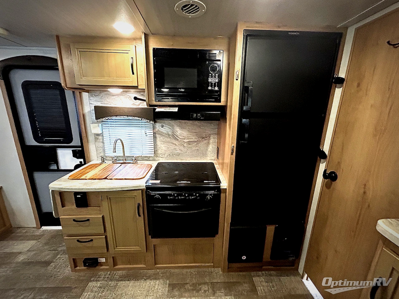 2020 Winnebago Towables Micro Minnie 2108DS Photo 5