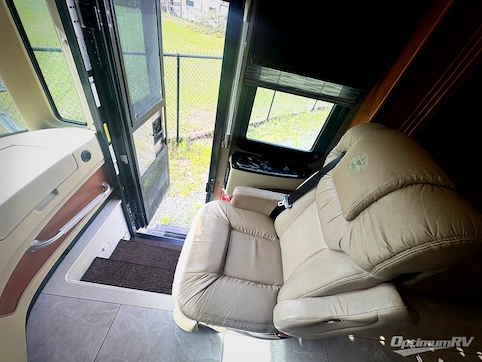 2017 Tiffin Phaeton 40 QBH RV Photo 2