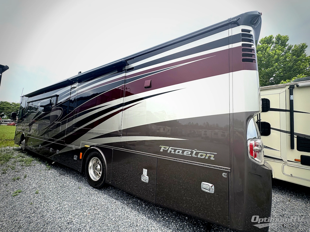 2017 Tiffin Phaeton 40 QBH Photo 3