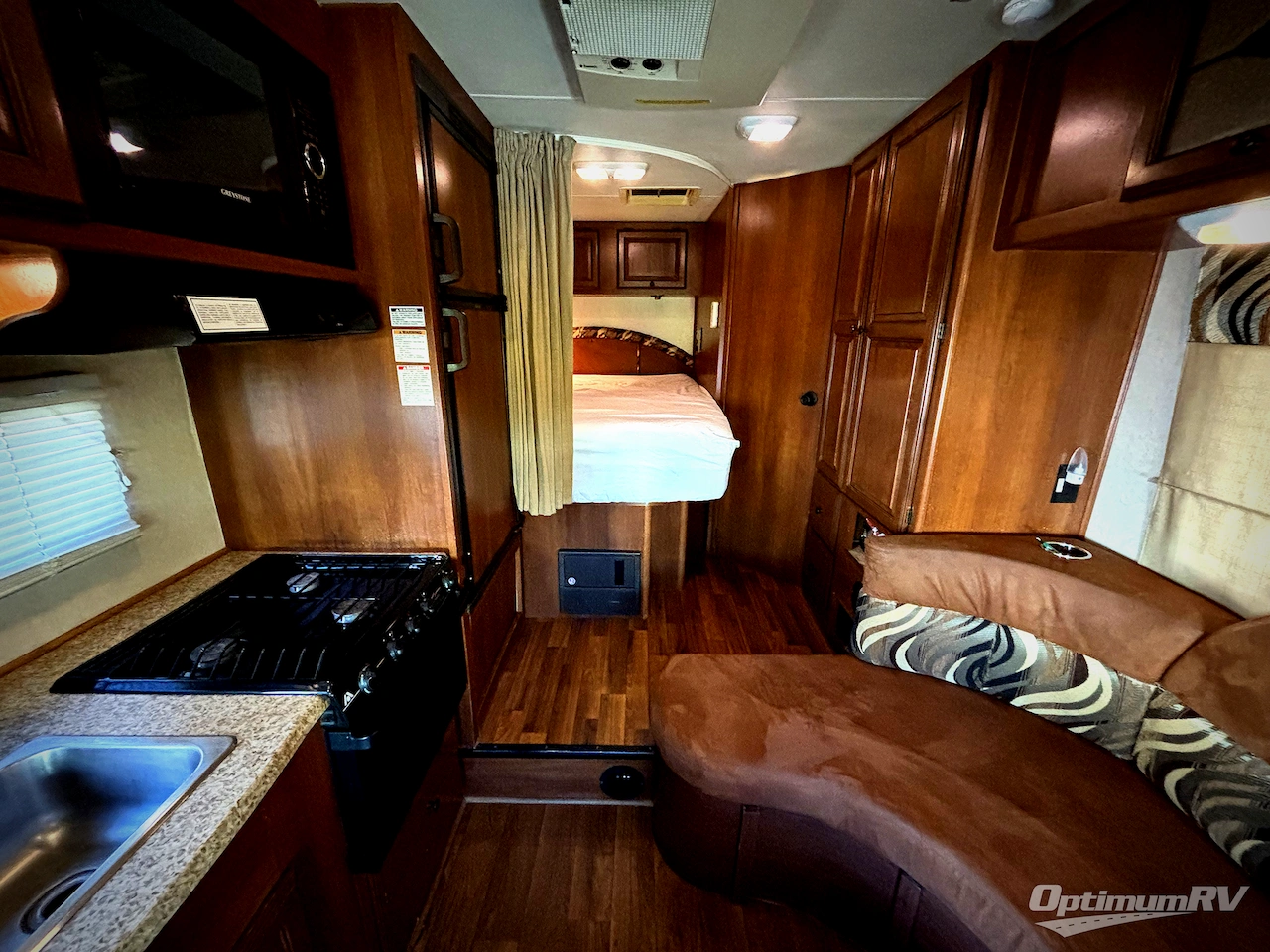 2013 Coachmen Leprechaun 210QB Ford 350 Photo 4