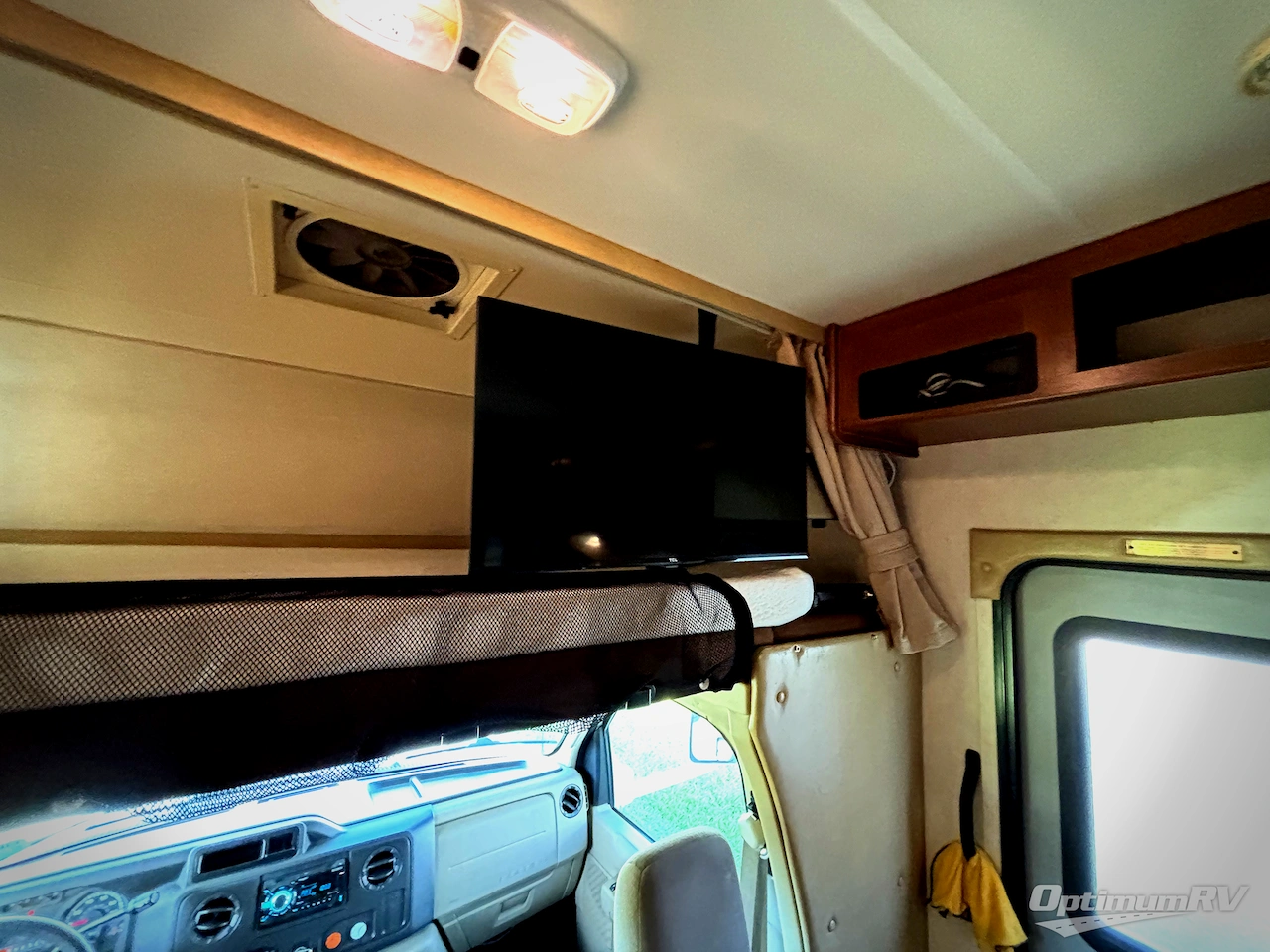 2013 Coachmen Leprechaun 210QB Ford 350 Photo 10