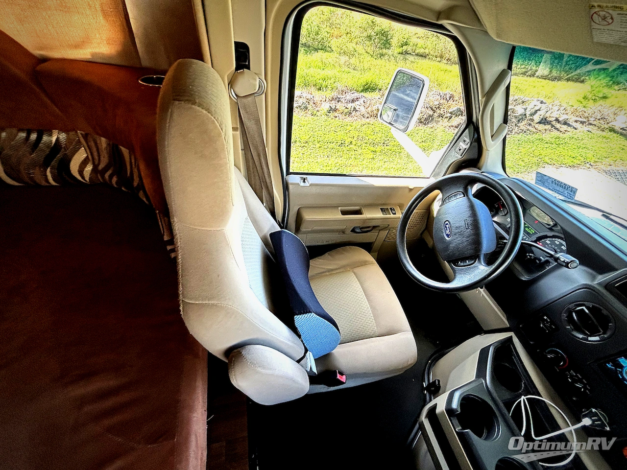 2013 Coachmen Leprechaun 210QB Ford 350 Photo 7