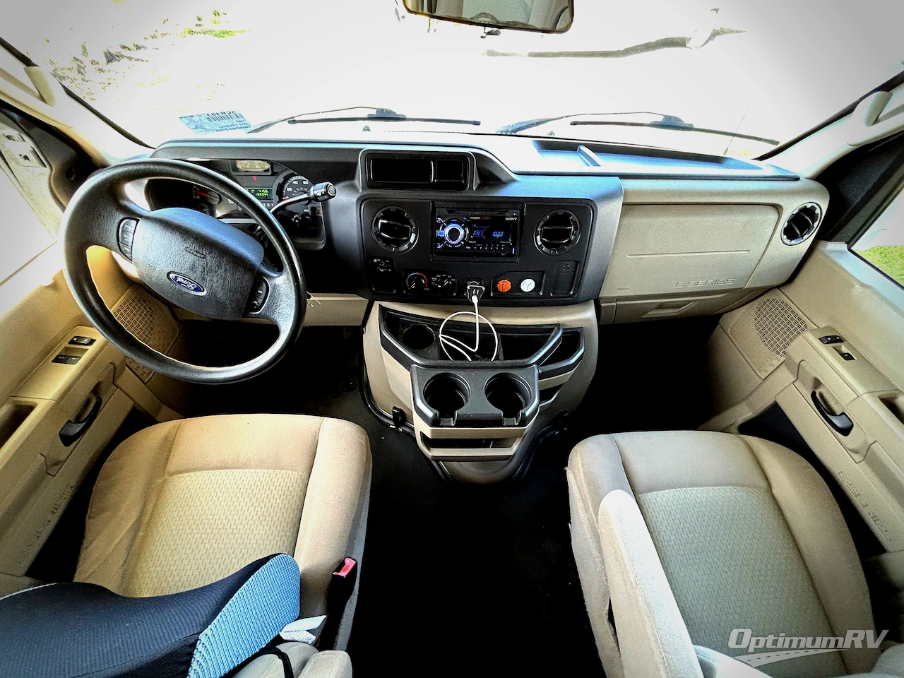 2013 Coachmen Leprechaun 210QB Ford 350 Photo 8