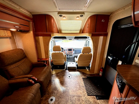2014 Winnebago View Profile 24G RV Photo 2