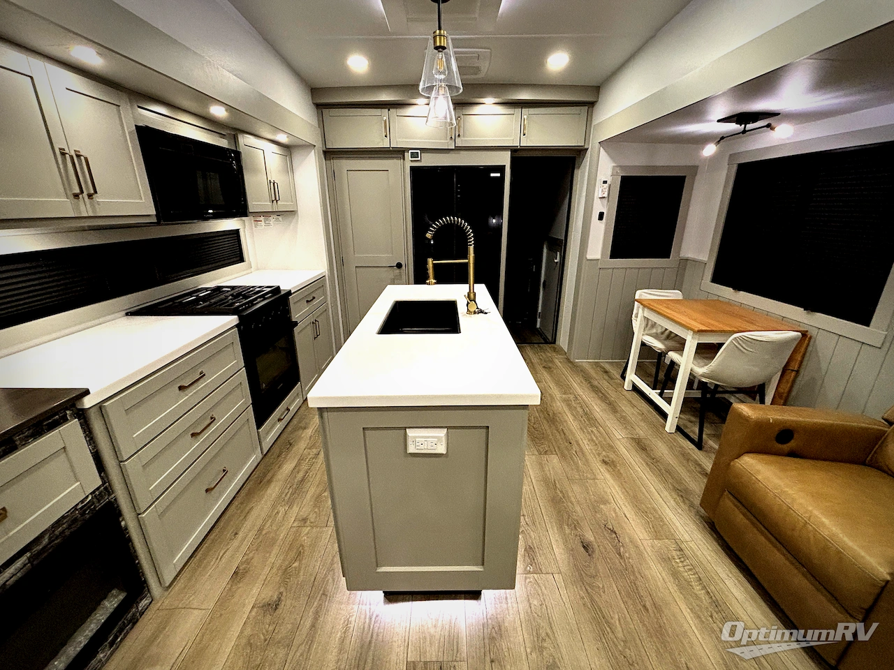 2025 Brinkley Model Z 3400 Photo 4