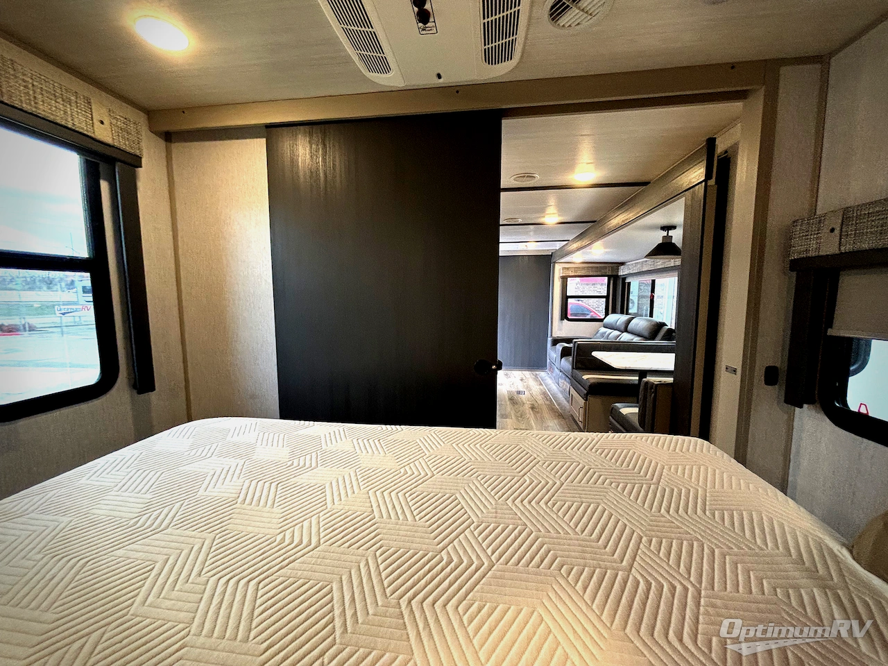 2024 Forest River Wildwood Heritage Glen Hyper-Lyte 25RBHL Photo 11