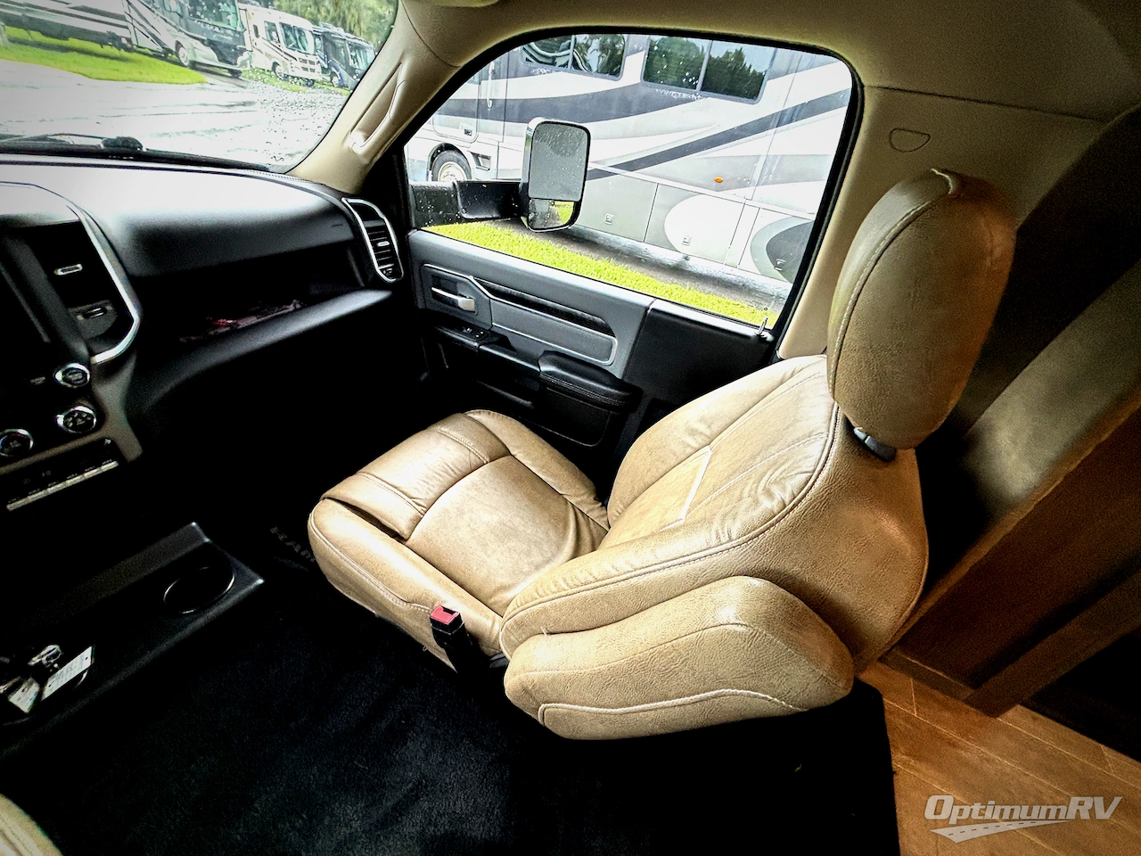 2020 Dynamax Isata 5 36DS Photo 9