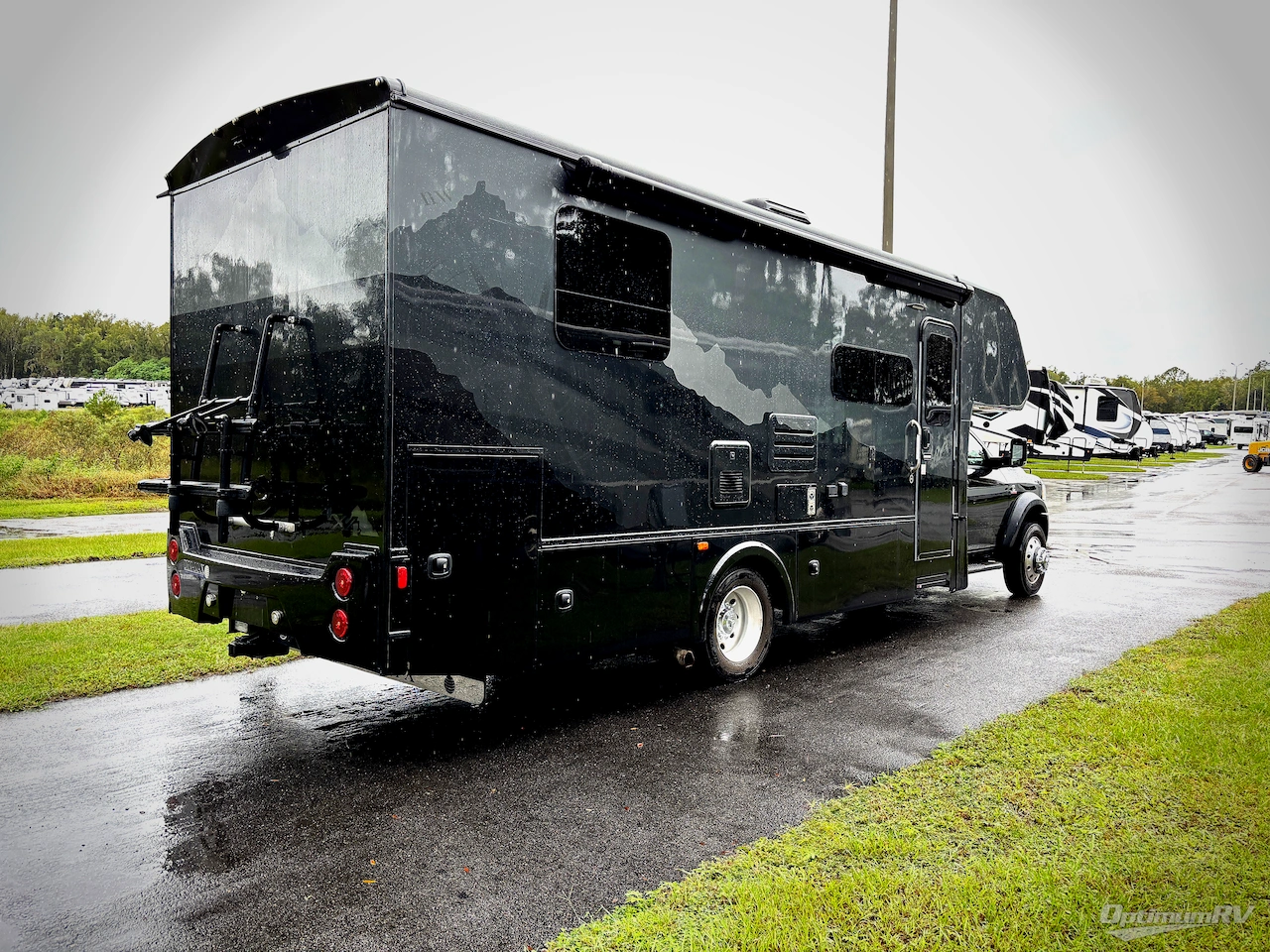 2020 Dynamax Isata 5 36DS Photo 2