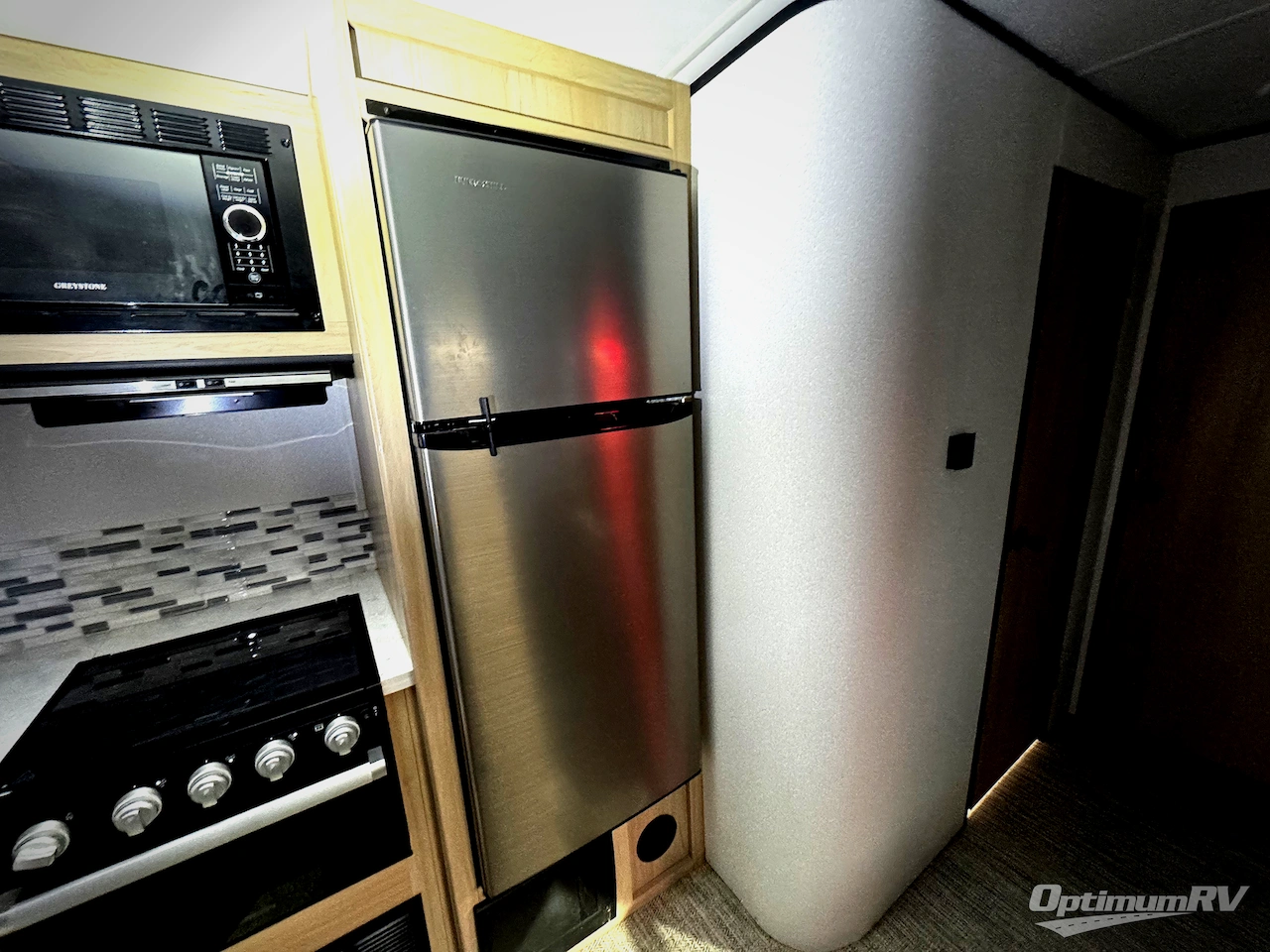 2021 Cruiser Radiance Ultra Lite 30DS Photo 8