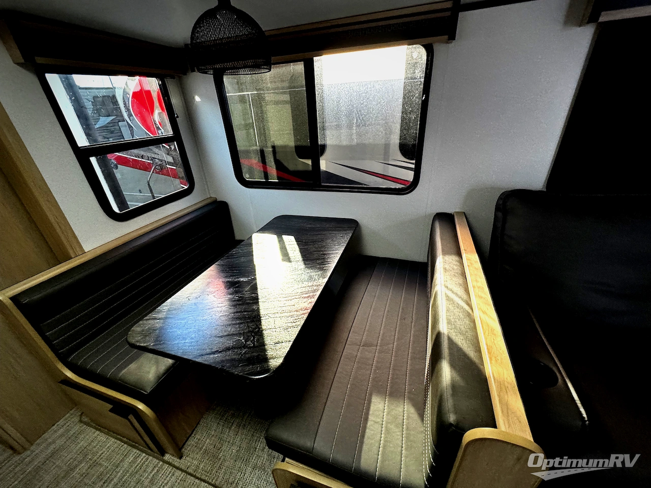 2021 Cruiser Radiance Ultra Lite 30DS Photo 11